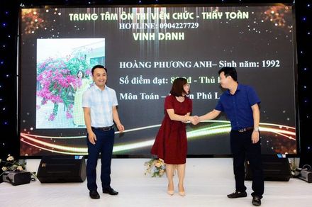 Chị Hoàng Phương Anh thủ khoa môn Toán