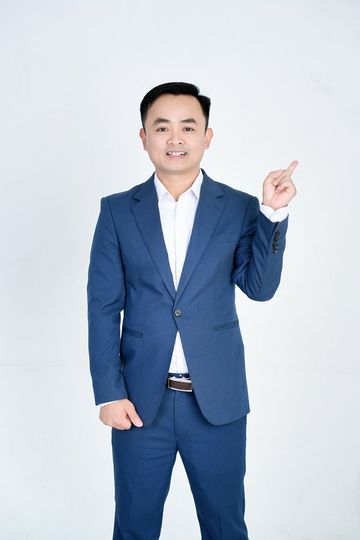 Thầy Toàn — tác giả Cẩm Nang Ôn Thi Viên Chức